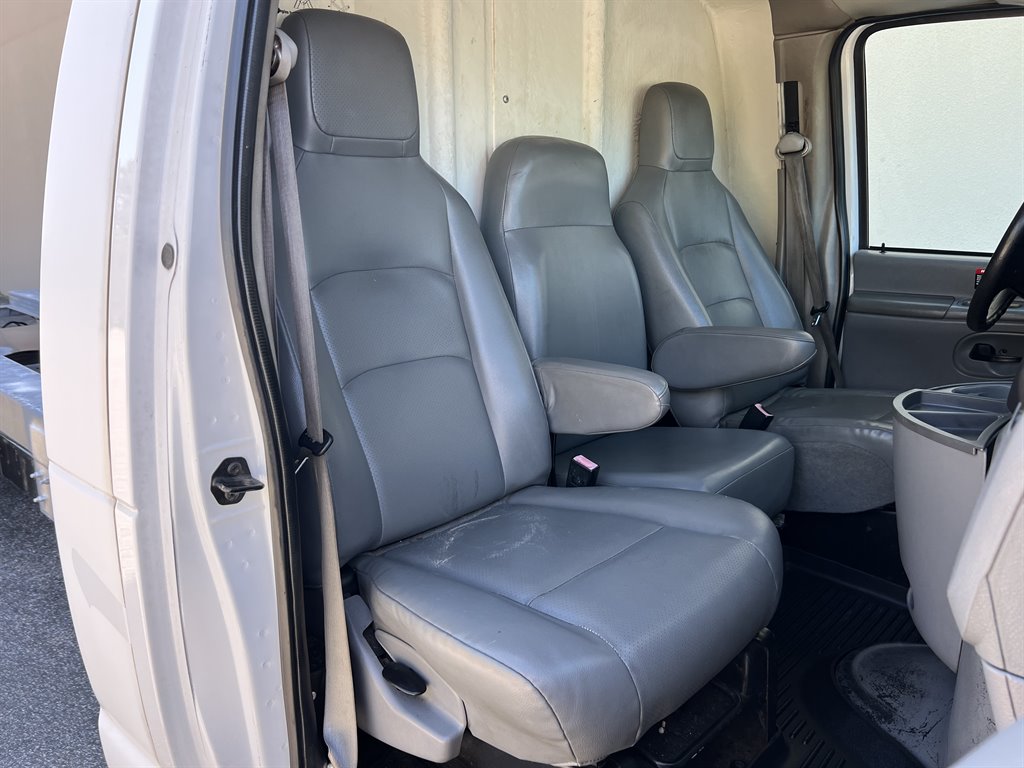 2011 Ford Econoline - Photo 25