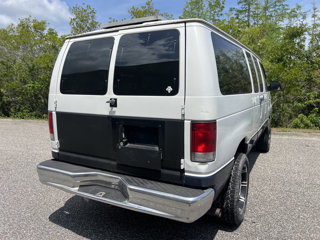 1998 Ford Club Wagon XL - Photo 14