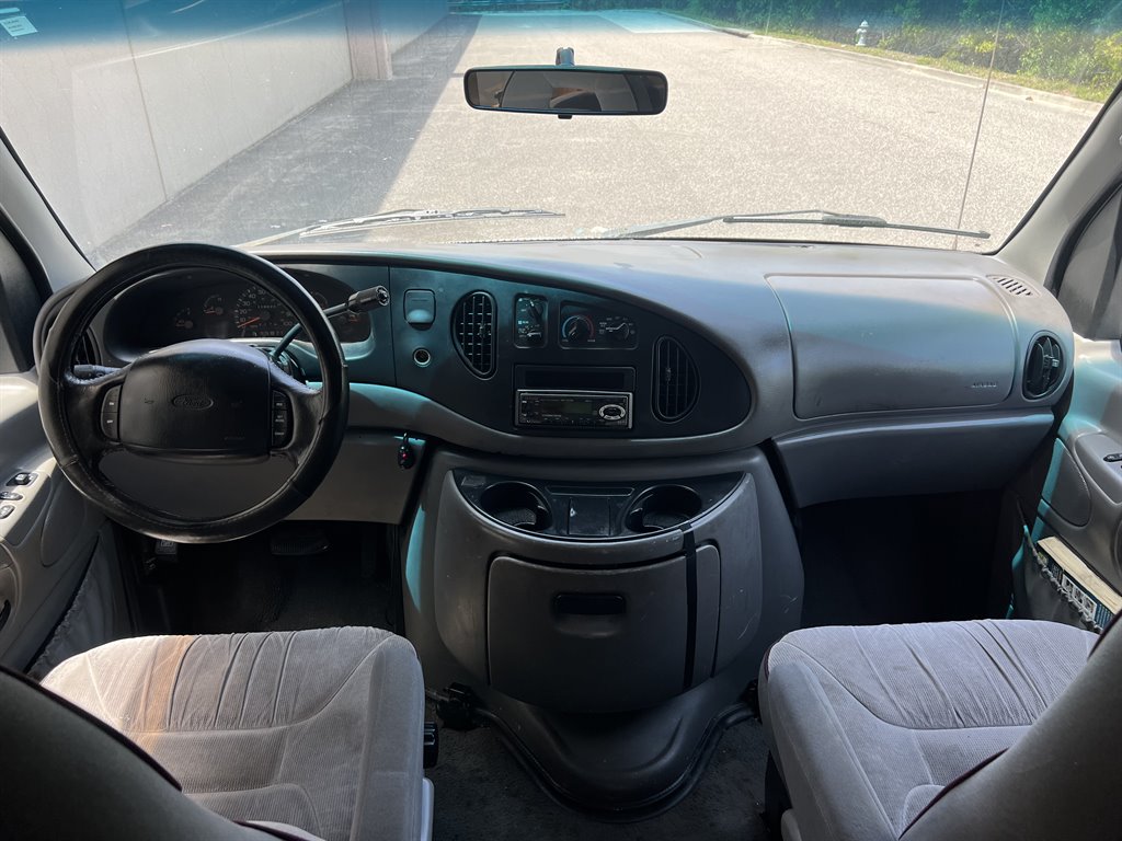 1998 Ford Club Wagon XL - Photo 35