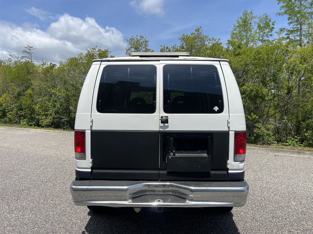 1998 Ford Club Wagon XL - Photo 12
