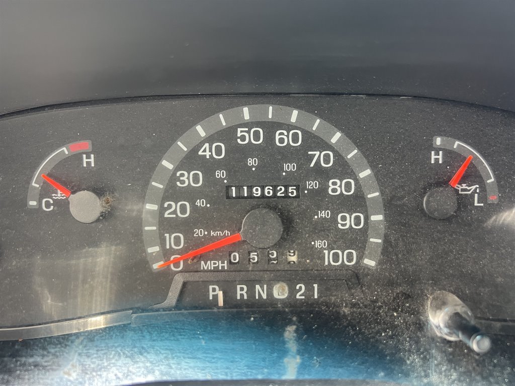 1998 Ford Club Wagon XL - Photo 36