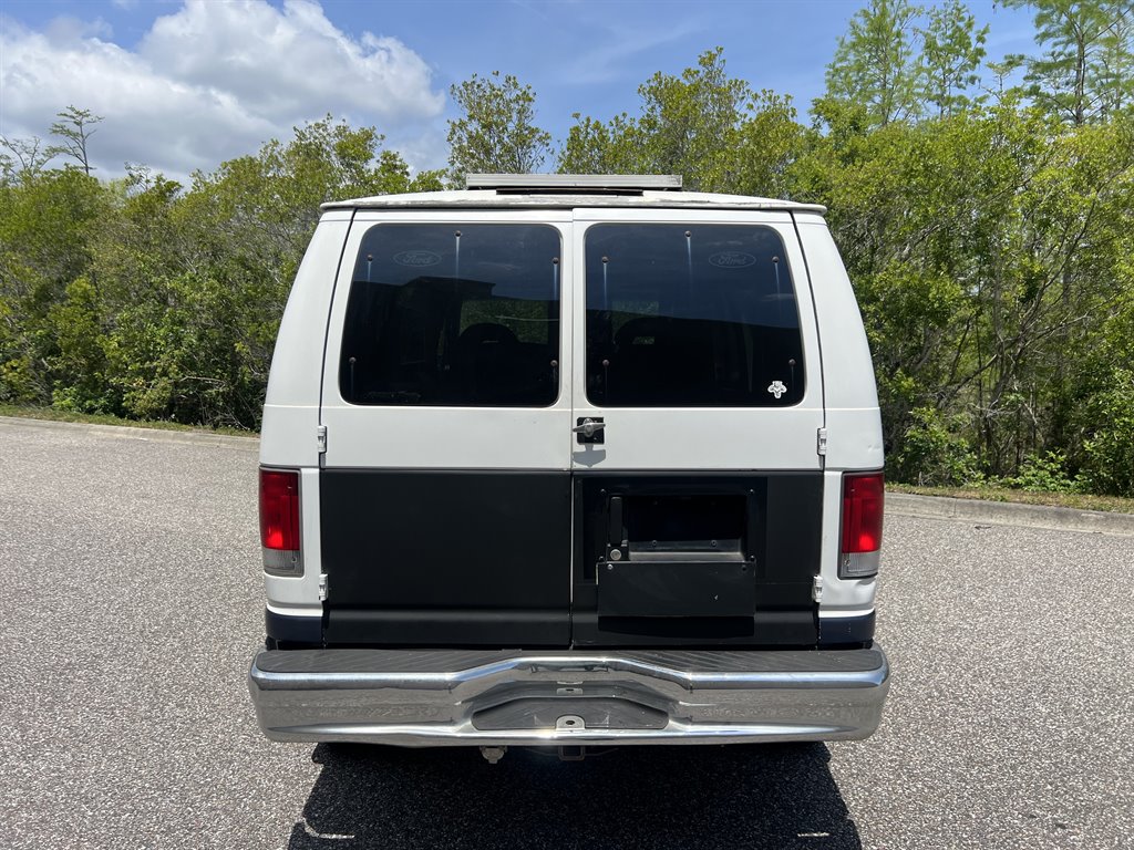 1998 Ford Club Wagon XL - Photo 13