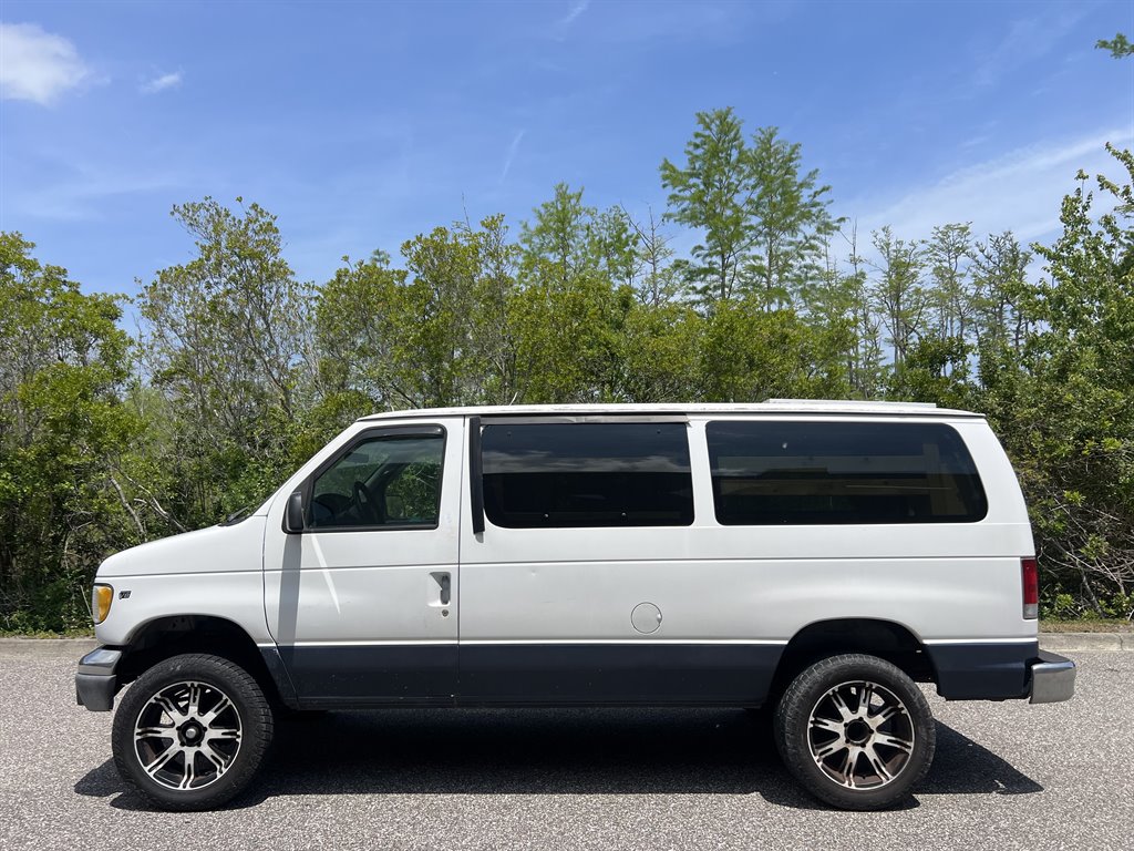 1998 Ford Club Wagon XL - Photo 8