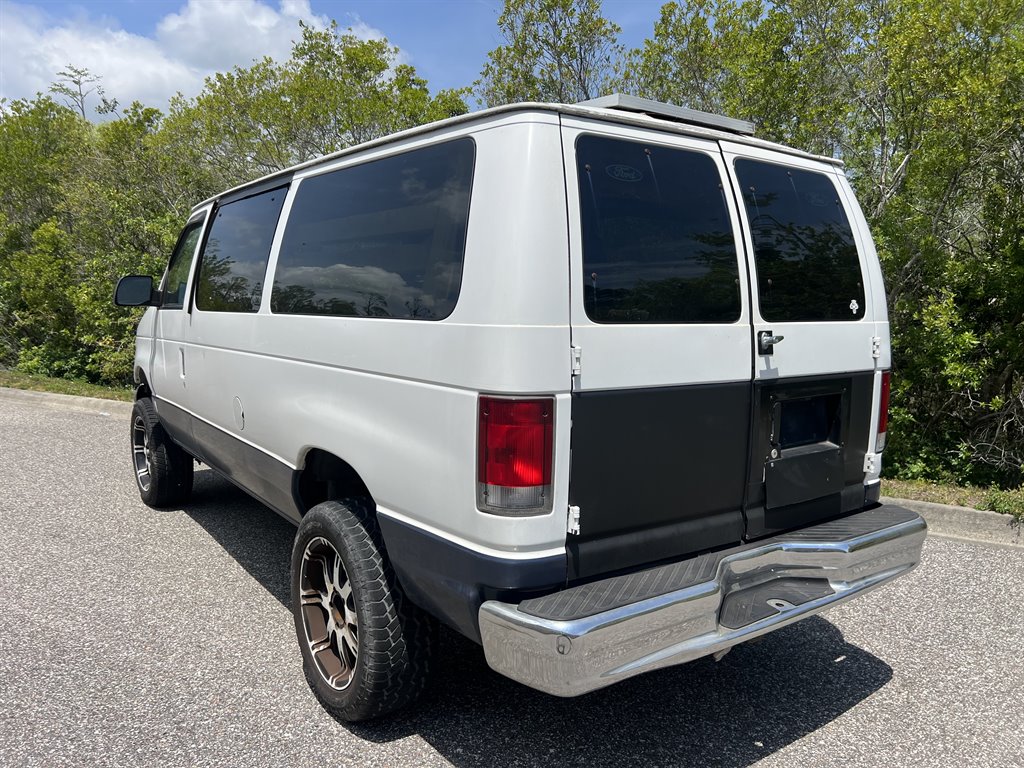1998 Ford Club Wagon XL - Photo 11