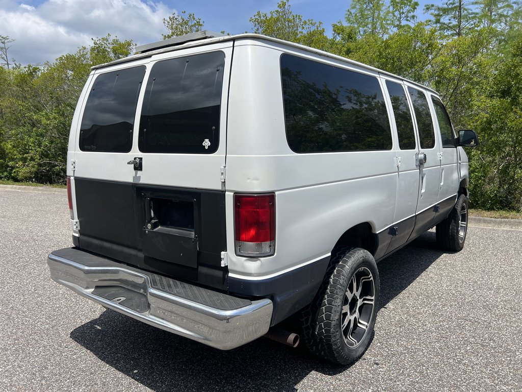 1998 Ford Club Wagon XL - Photo 15