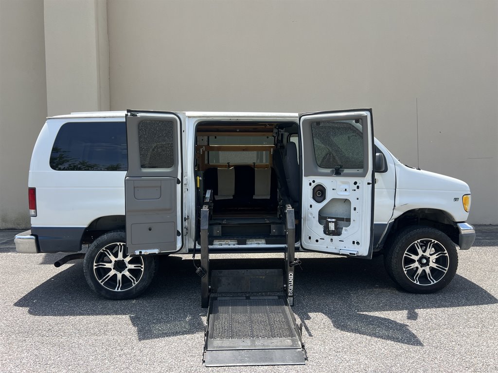 1998 Ford Club Wagon's photo