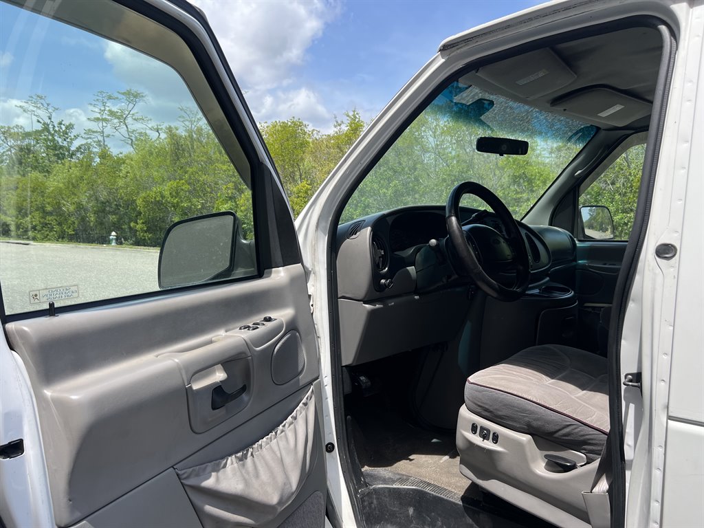 1998 Ford Club Wagon XL - Photo 20