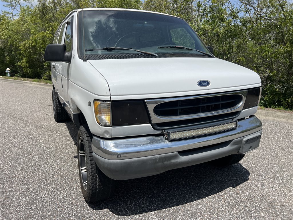 1998 Ford Club Wagon XL - Photo 6