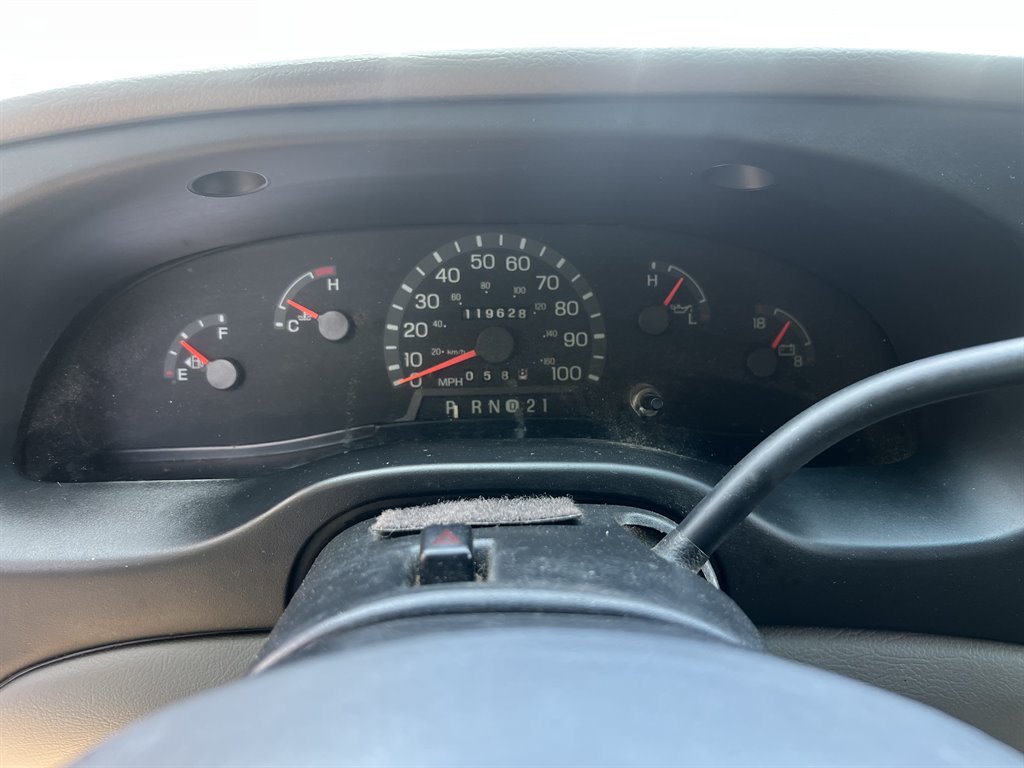 1998 Ford Club Wagon XL - Photo 37