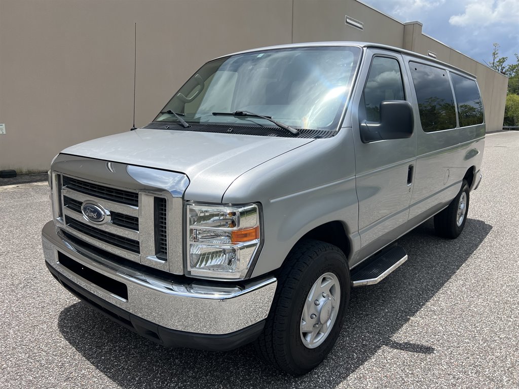 2009 Ford E-Series Econoline Wagon XL
