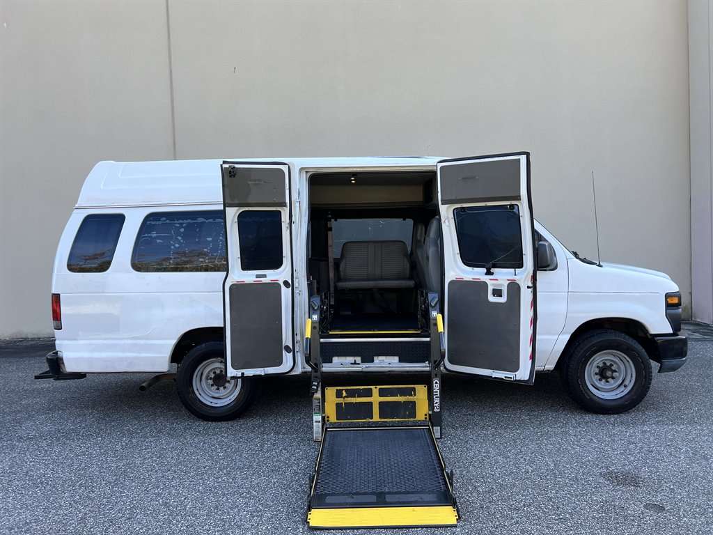 2011 Ford E-Series Econoline Van Commercial's photo