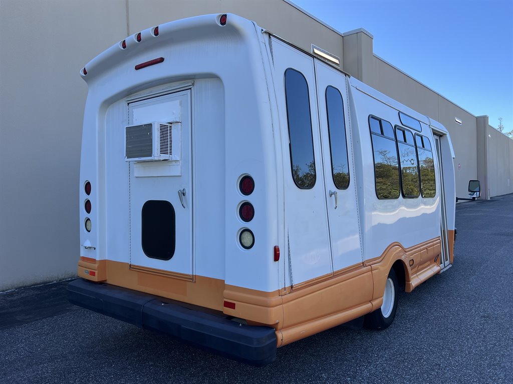 2013 Chevrolet Express G4500 - Photo 11