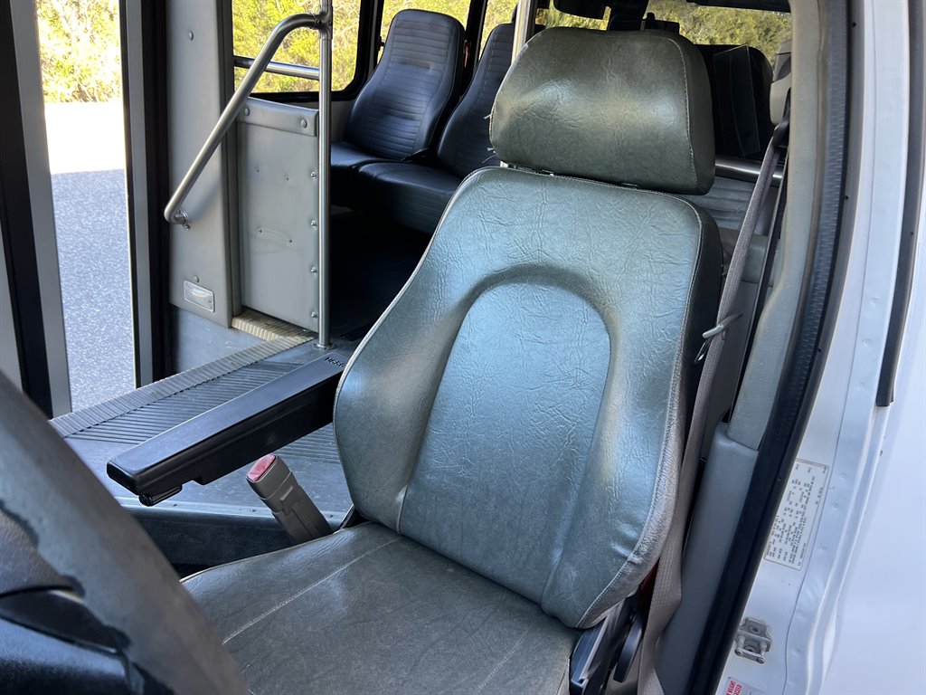 2013 Chevrolet Express G4500 - Photo 18