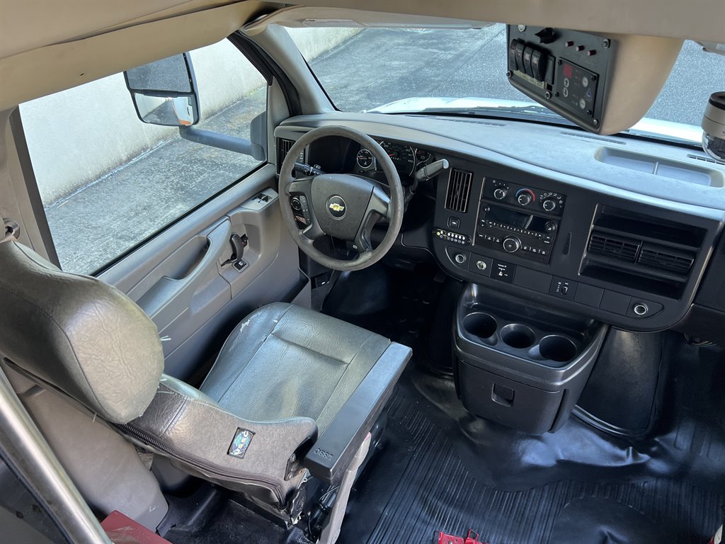 2013 Chevrolet Express G4500 - Photo 22