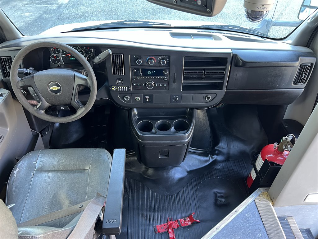 2013 Chevrolet Express G4500 - Photo 26