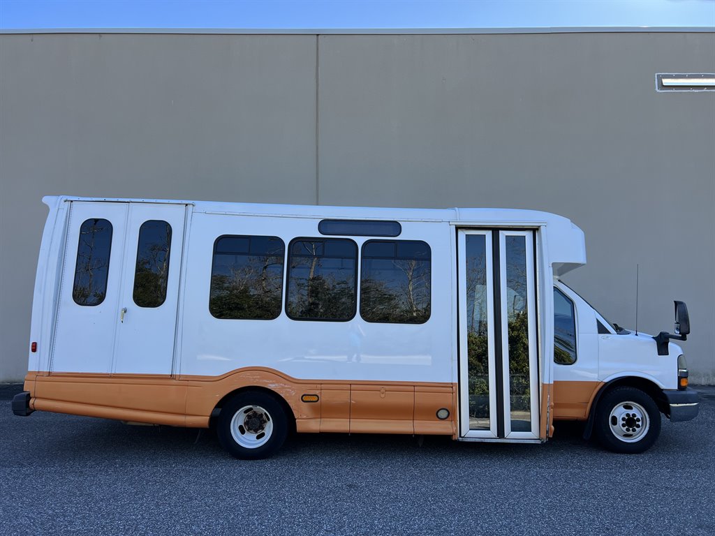 2013 Chevrolet Express's photo