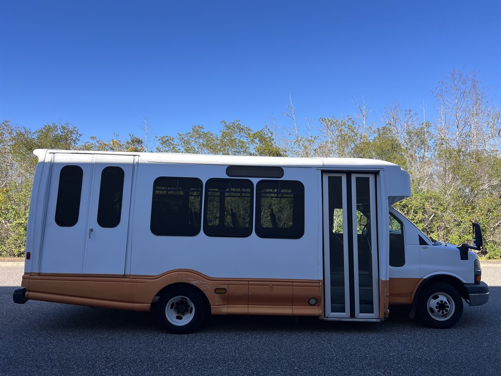 2013 Chevrolet Express G4500 - Photo 9
