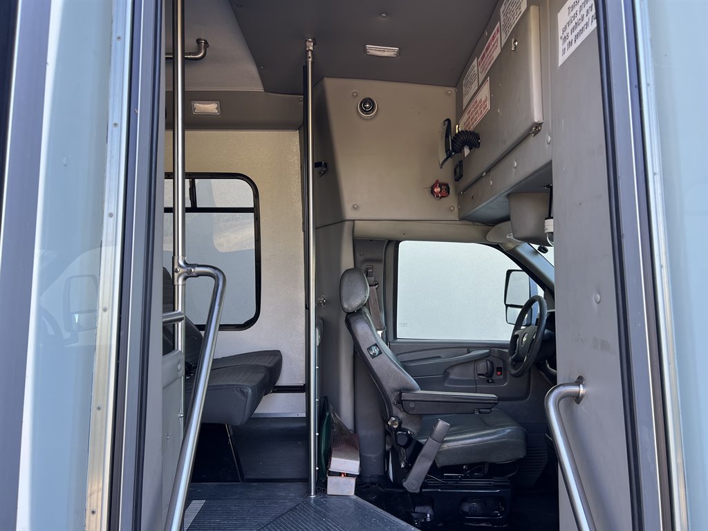 2013 Chevrolet Express G4500 - Photo 20