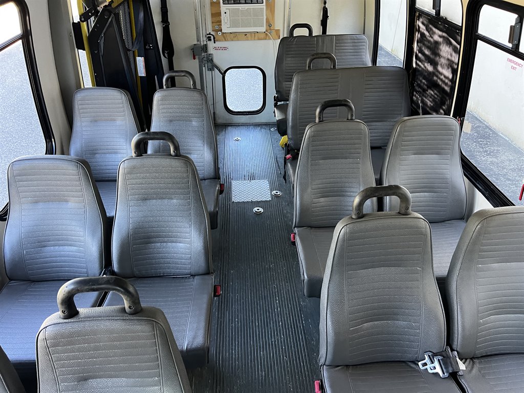 2013 Chevrolet Express G4500 - Photo 39