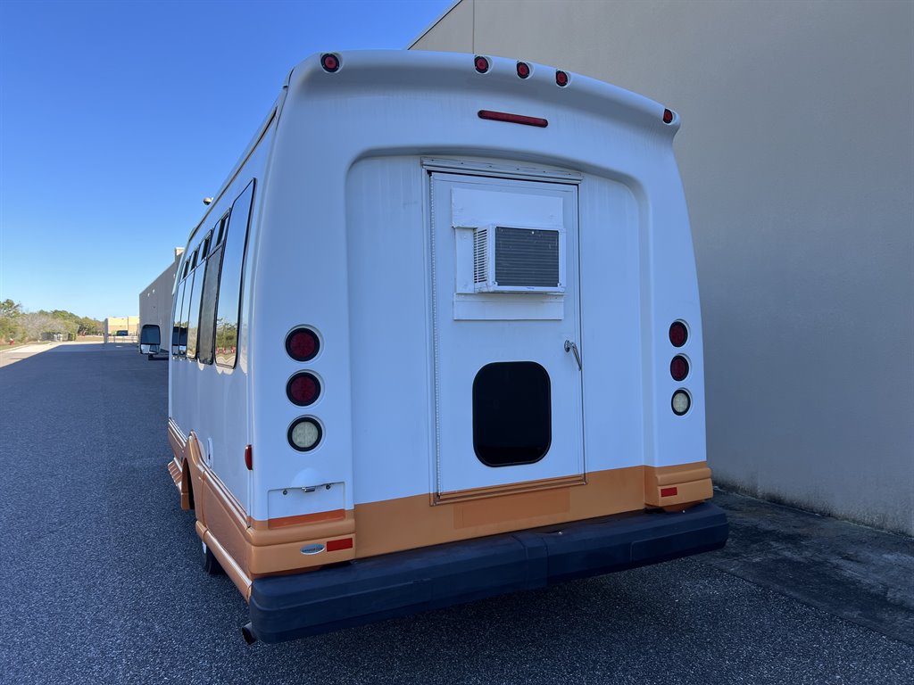 2013 Chevrolet Express G4500 - Photo 13