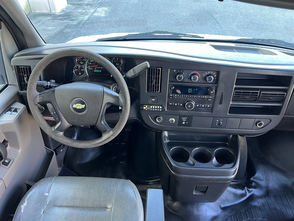 2013 Chevrolet Express G4500 - Photo 27