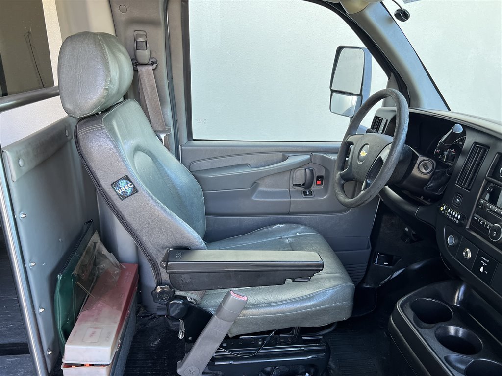 2013 Chevrolet Express G4500 - Photo 21