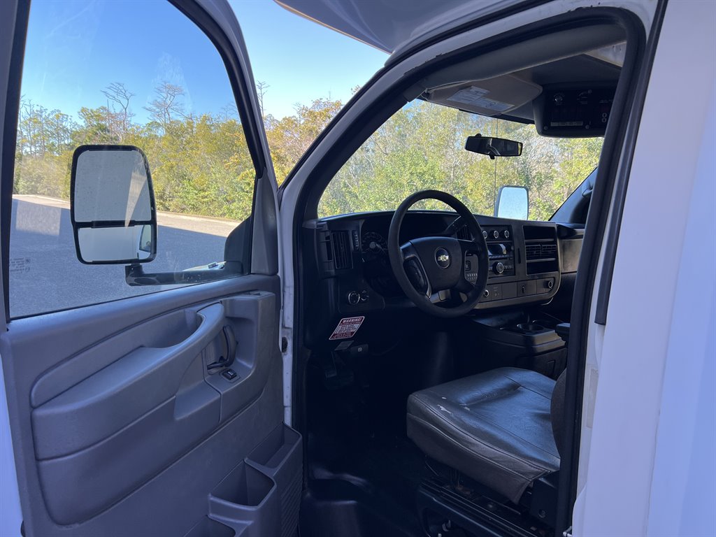 2013 Chevrolet Express G4500 - Photo 16