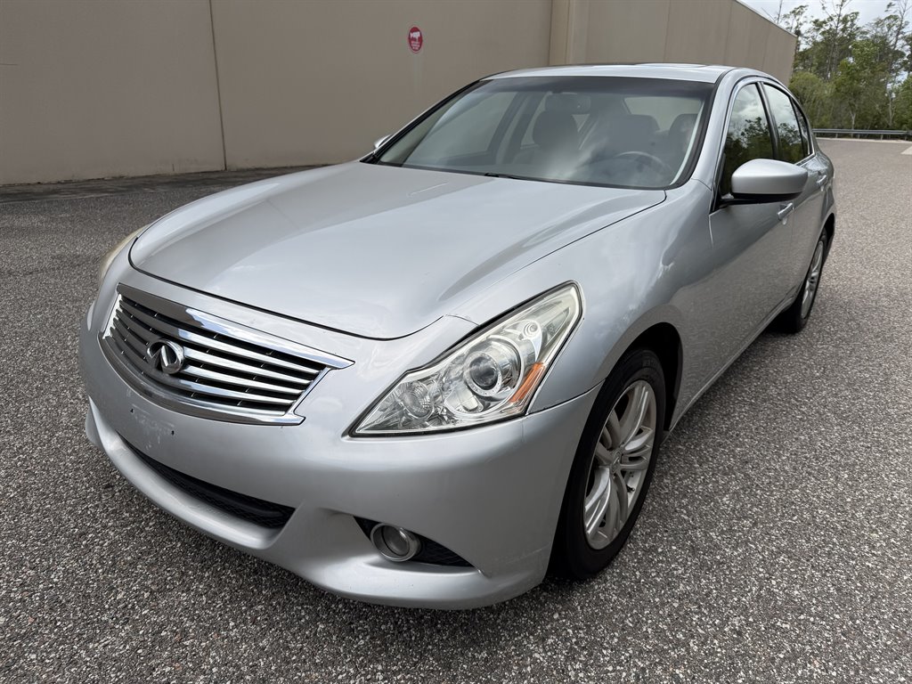 2015 INFINITI Q40 Base